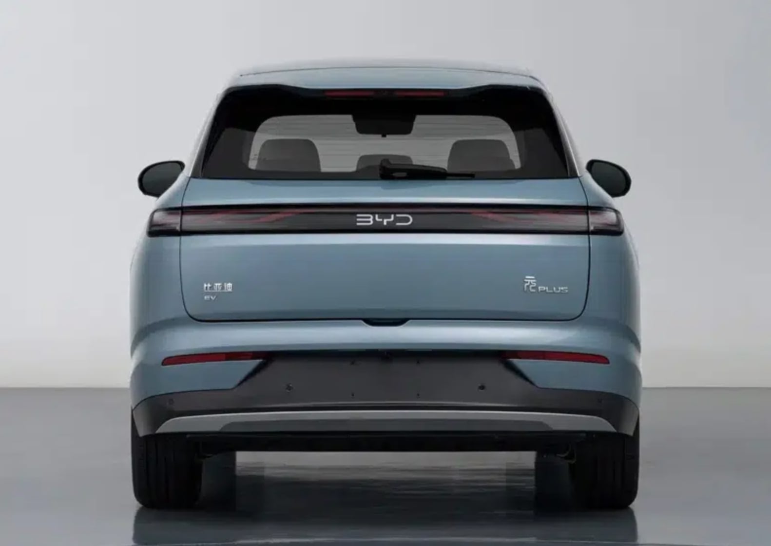 BYD Atto 3 mới lộ diện: Kh&aacute;c hẳn bản b&aacute;n ở Việt Nam, dẫn động cầu sau v&agrave; tay nắm cửa như Porsche 911 - Ảnh 2.