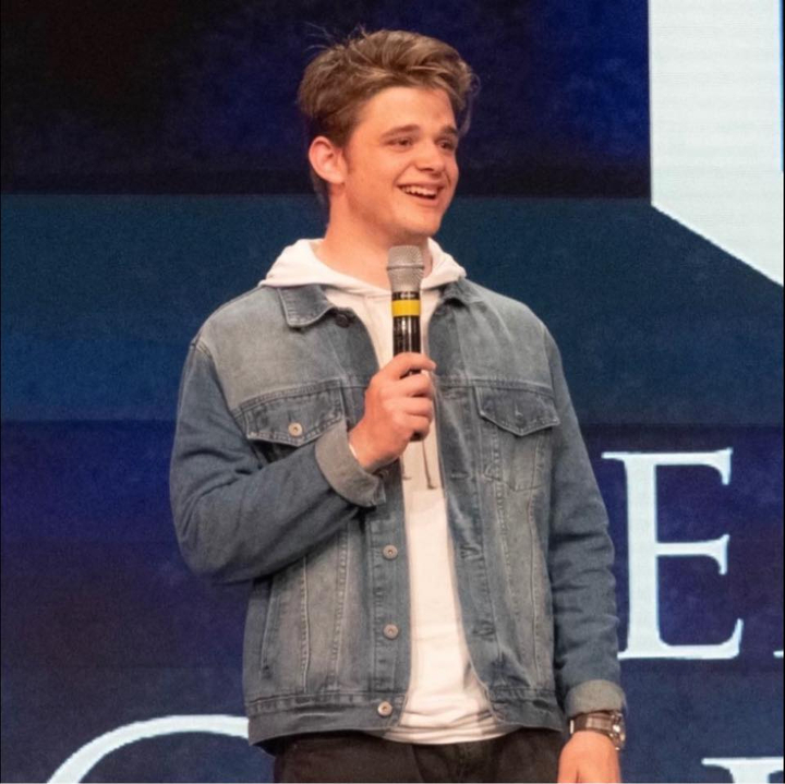 Ch&agrave;ng trai chấn thương n&atilde;o nặng gặp Ch&uacute;a v&agrave; hồi phục kỳ diệu - Ảnh 1.