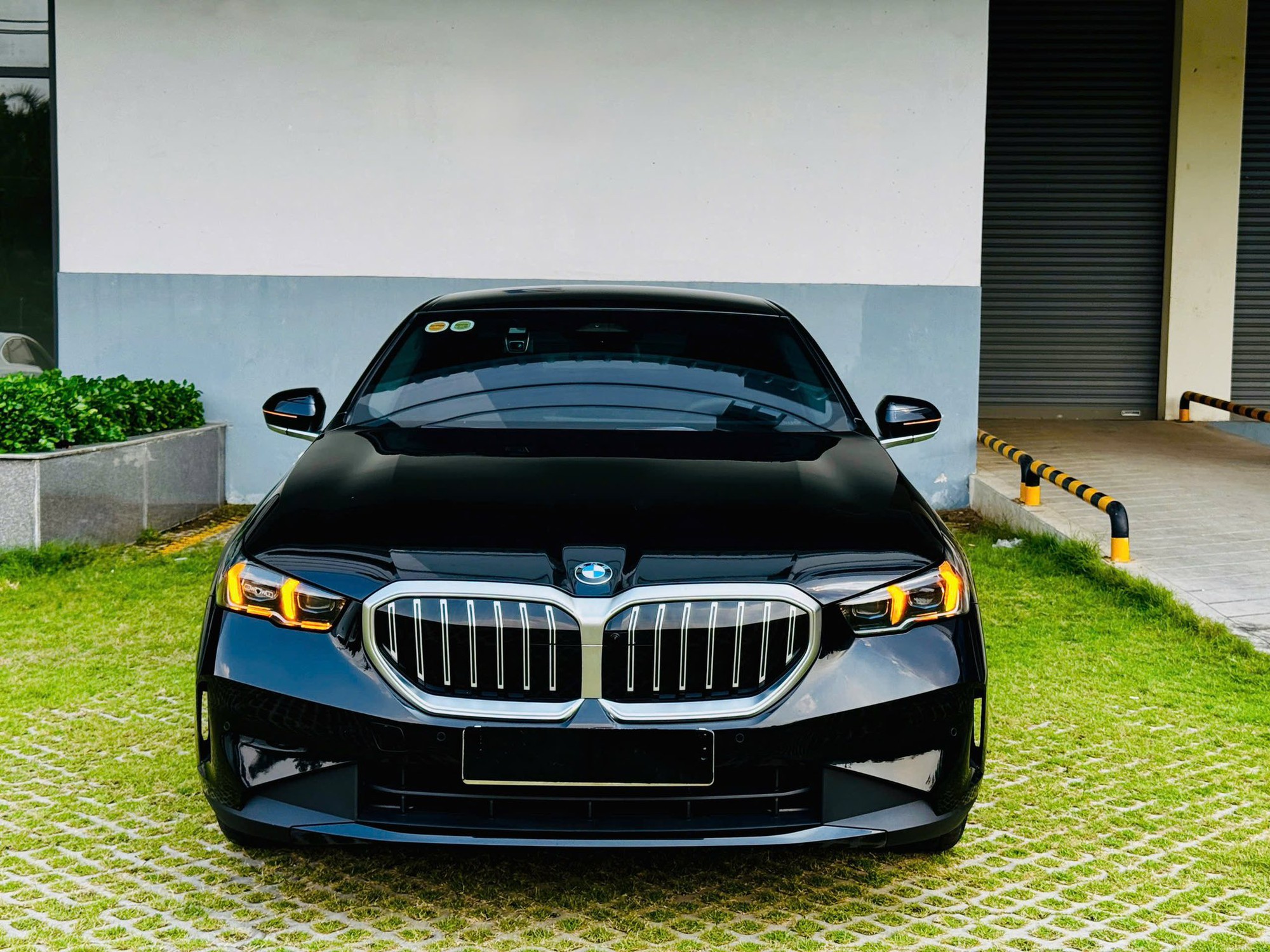 Lăn b&aacute;nh chưa hết 1 b&igrave;nh xăng, chiếc BMW 520i đời mới n&agrave;y được rao b&aacute;n rẻ hơn khoảng 300 triệu đồng so với gi&aacute; h&atilde;ng - Ảnh 2.