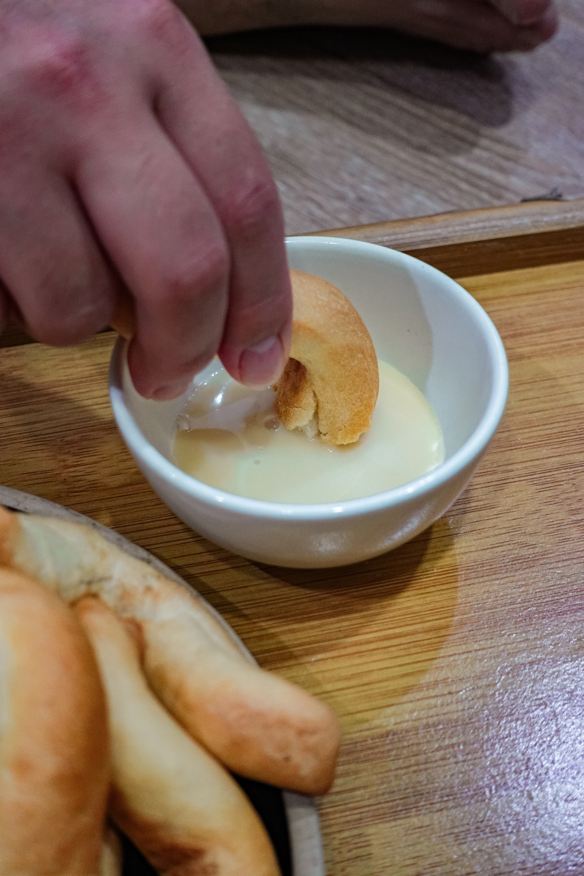 Kh&aacute;ch xếp h&agrave;ng như mua v&agrave;ng, loại b&aacute;nh m&igrave; "oằn t&agrave; l&agrave; vằn" ở Hải Ph&ograve;ng c&oacute; g&igrave; m&agrave; hot đến vậy?- Ảnh 8.