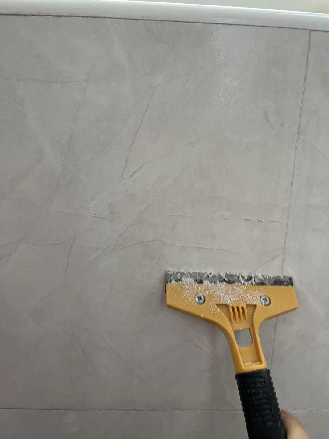 Ph&ograve;ng tắm bẩn mấy cũng sạch: 9 mẹo dọn dẹp "kh&ocirc;ng tốn 1 đồng" của người gi&uacute;p việc kỳ cựu - Ảnh 3.