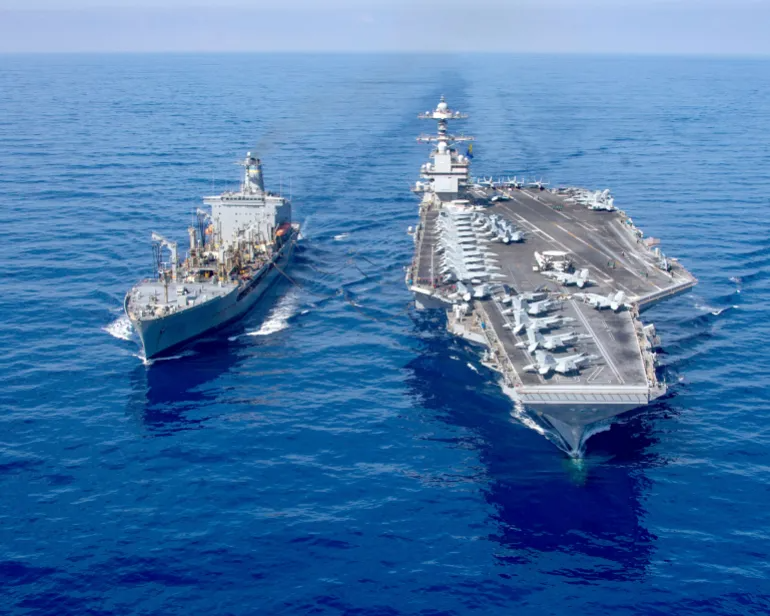 Iran dọa tấn công cơ sở hậu cần của tàu USS Gerald R.Ford - Ảnh 1.