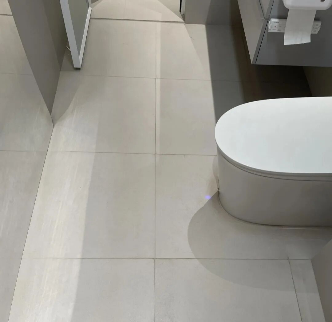 Ph&ograve;ng tắm bẩn mấy cũng sạch: 9 mẹo dọn dẹp "kh&ocirc;ng tốn 1 đồng" của người gi&uacute;p việc kỳ cựu - Ảnh 1.