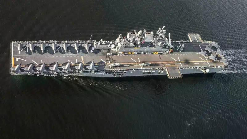 T&agrave;u s&acirc;n bay USS Tripoli của Mỹ tăng tốc hướng về Iran trong bối cảnh khủng hoảng - Ảnh 2.