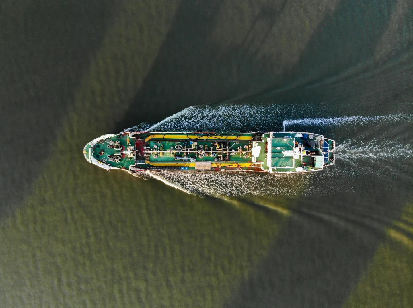 C&aacute;ch Iran kiểm so&aacute;t eo biển Hormuz v&agrave; ph&aacute;t hiện t&agrave;u ngụy trang hiệu quả Năm 2026 - Ảnh 2.