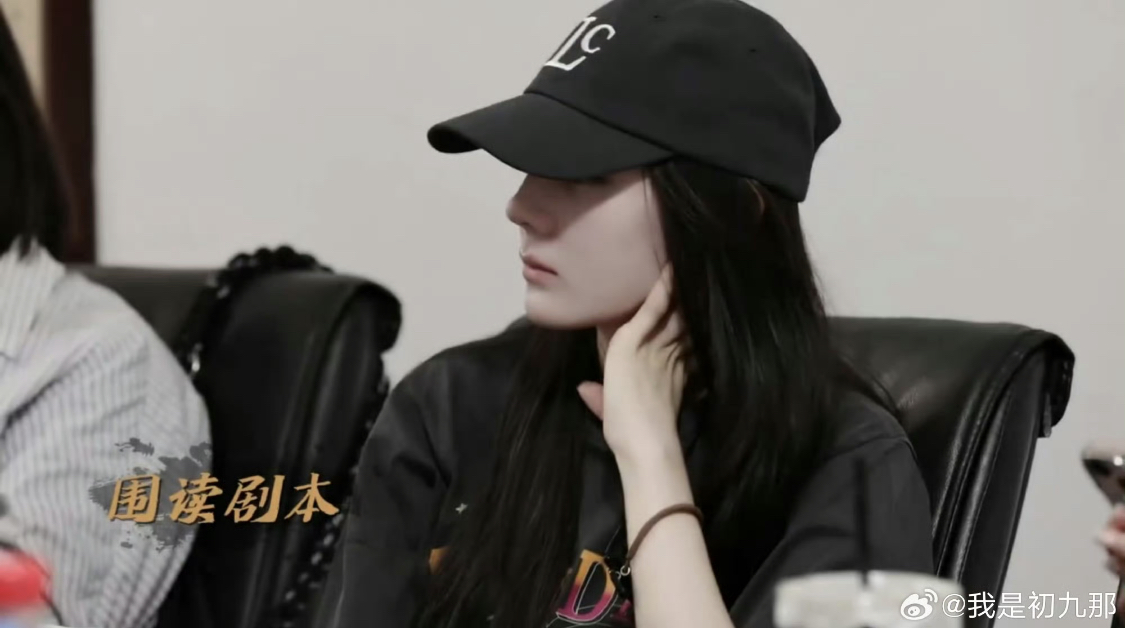 10 nữ thần mặt mộc đẹp nhất Trung Quốc: Địch Lệ Nhiệt Ba xếp sau Vương Sở Nhi&ecirc;n, hạng 1 soi cả ng&agrave;y kh&ocirc;ng ra khuyết điểm - Ảnh 3.