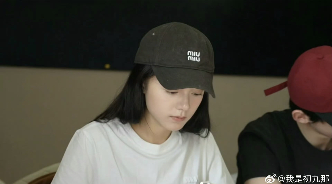 10 nữ thần mặt mộc đẹp nhất Trung Quốc: Địch Lệ Nhiệt Ba xếp sau Vương Sở Nhi&ecirc;n, hạng 1 soi cả ng&agrave;y kh&ocirc;ng ra khuyết điểm - Ảnh 5.