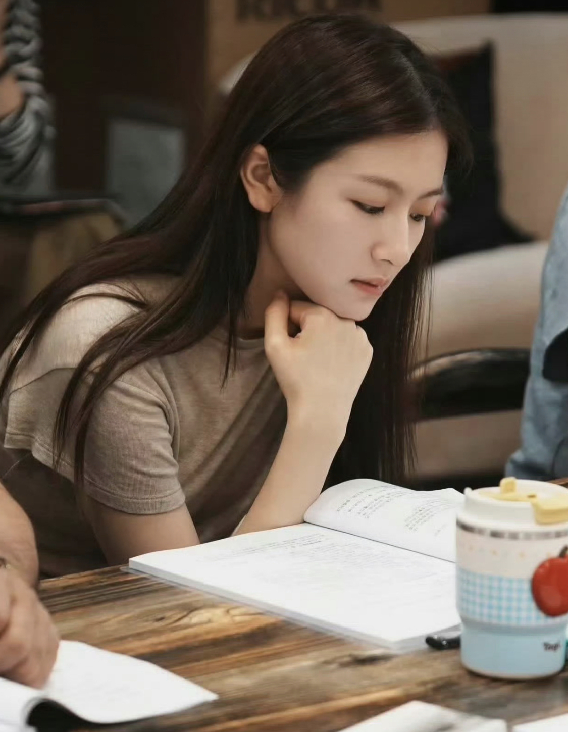 10 nữ thần mặt mộc đẹp nhất Trung Quốc: Địch Lệ Nhiệt Ba xếp sau Vương Sở Nhi&ecirc;n, hạng 1 soi cả ng&agrave;y kh&ocirc;ng ra khuyết điểm - Ảnh 4.