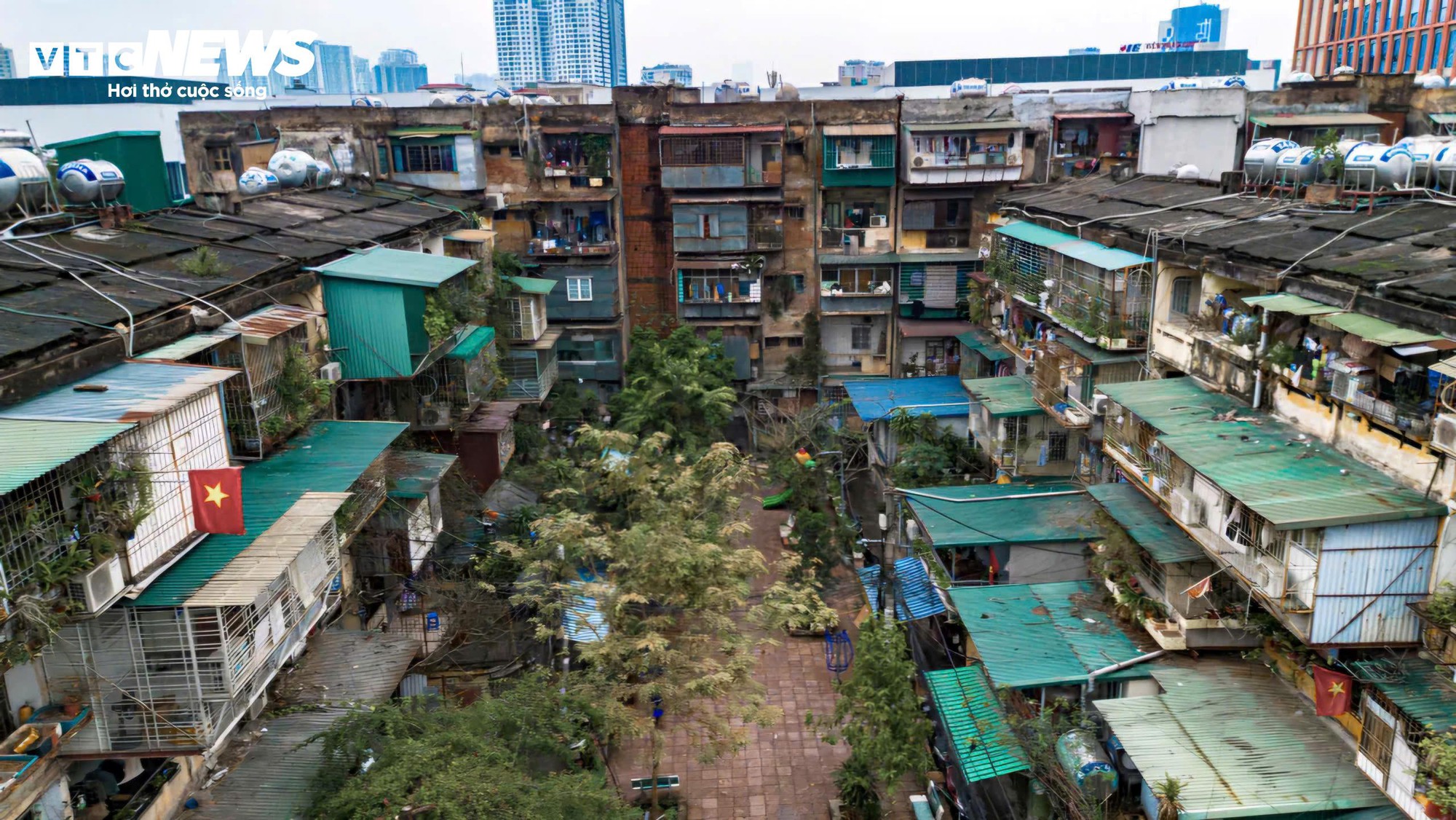 B&ecirc;n trong những khu tập thể H&agrave; Nội xuống cấp nghi&ecirc;m trọng năm 2026 - Ảnh 1.