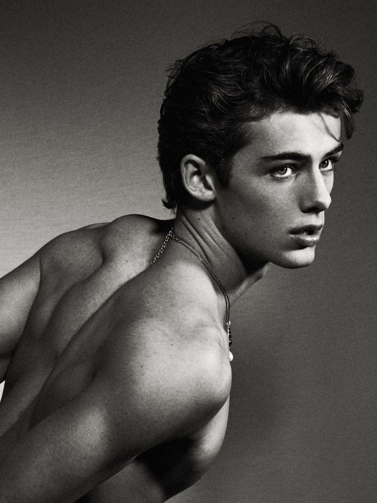 William Franklyn - Miller sau 10 năm: Cậu b&eacute; đẹp trai nhất thế giới giờ ra sao? - Ảnh 7.