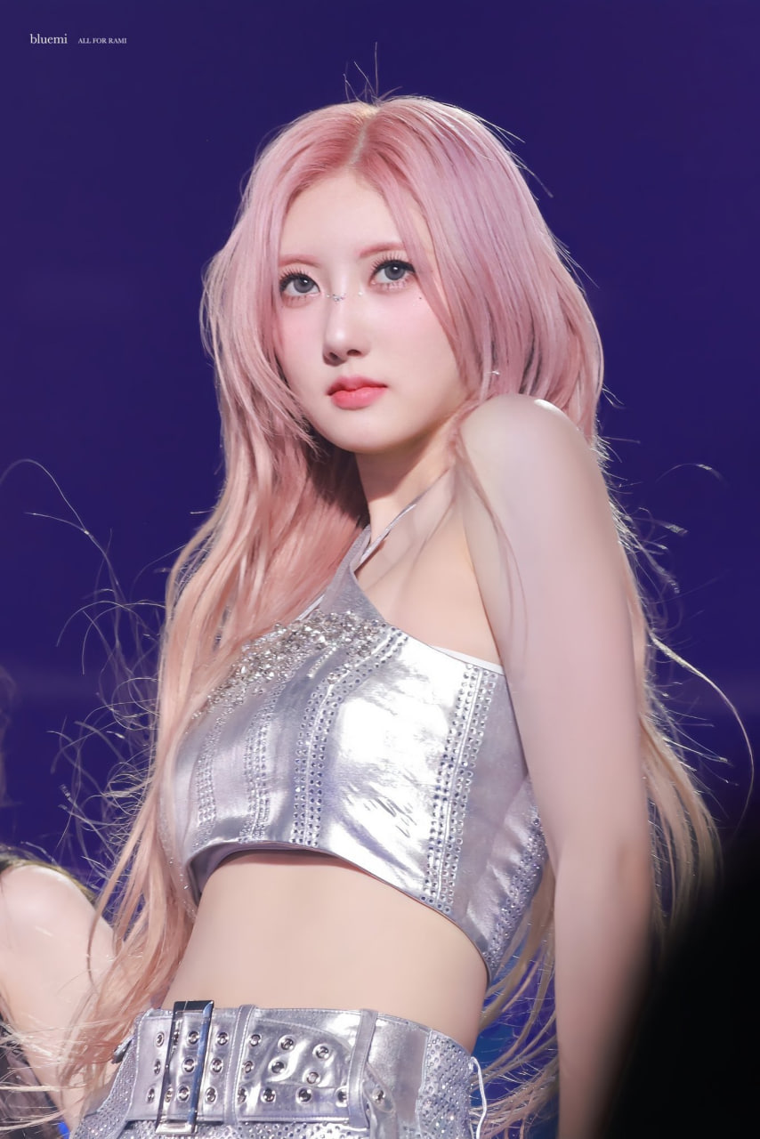 Showbiz c&oacute; mỹ nh&acirc;n mất t&iacute;ch kỳ lạ, cả năm kh&ocirc;ng được l&ecirc;n s&acirc;n khấu ph&iacute; ho&agrave;i nhan sắc lẫn giọng h&aacute;t miễn ch&ecirc; - Ảnh 1.