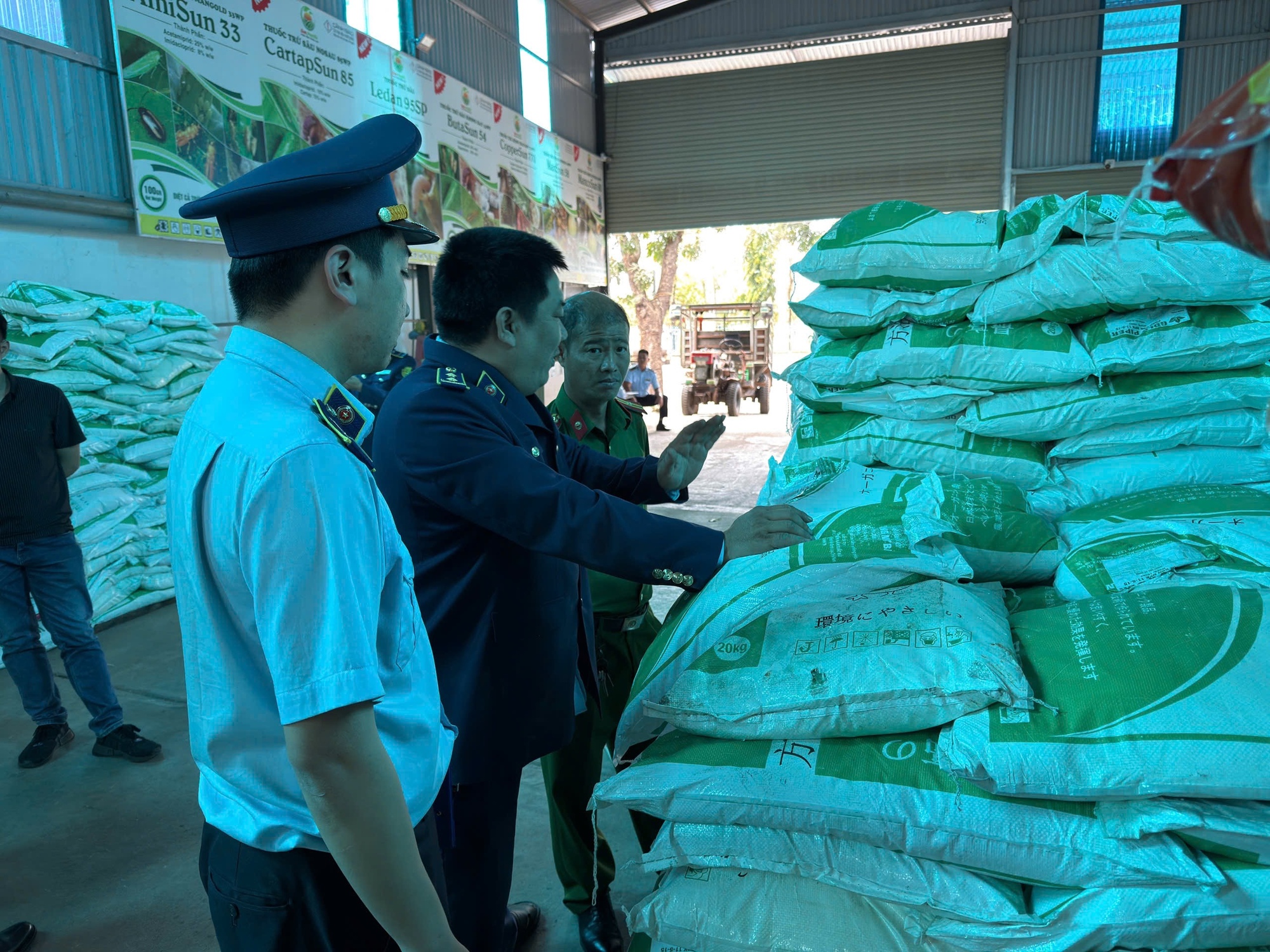 Tang vật nặng gần 90 tấn