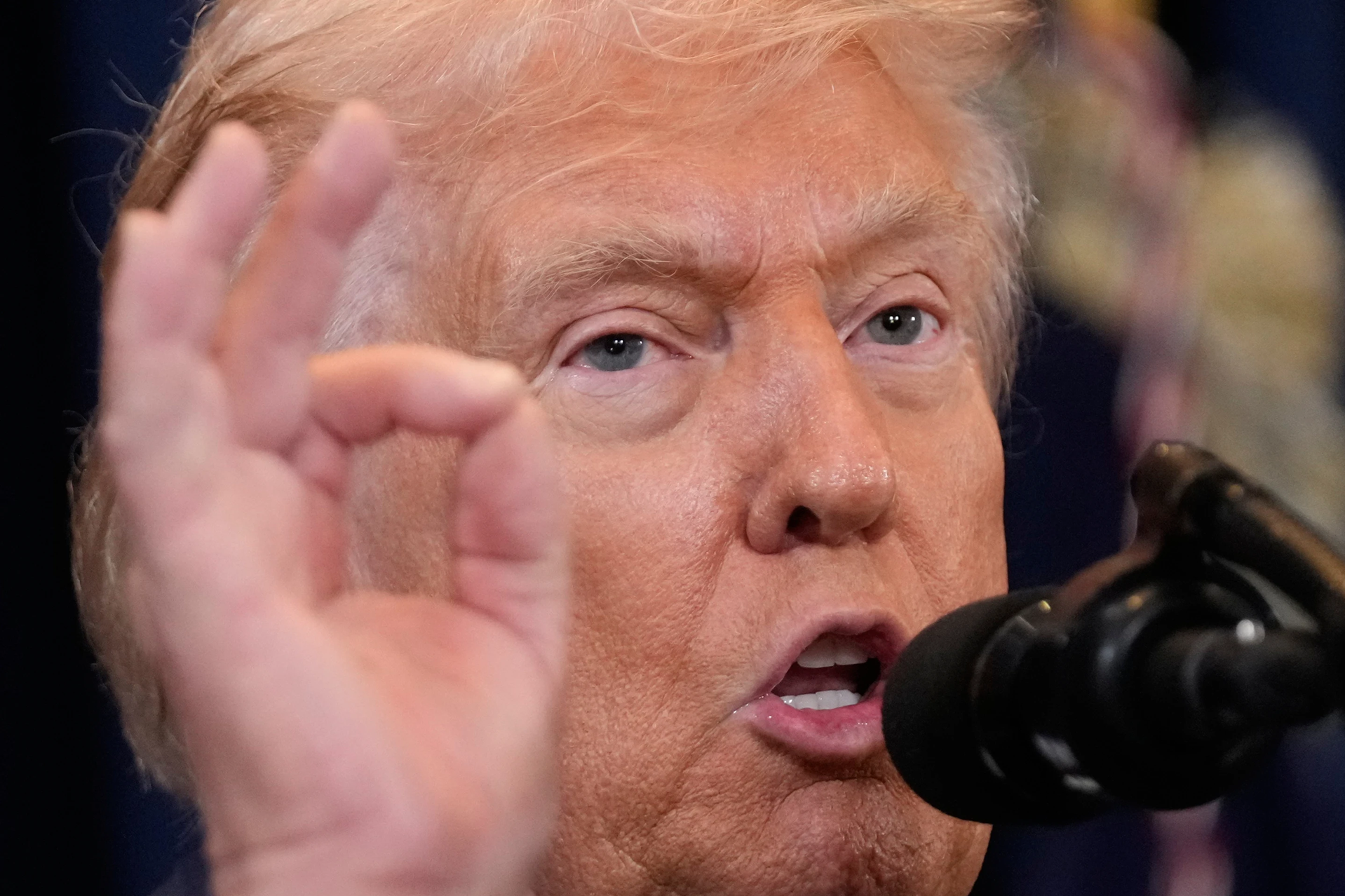 Tổng thống Donald Trump cảnh b&aacute;o về "tương lai tồi tệ" - Ảnh 1.