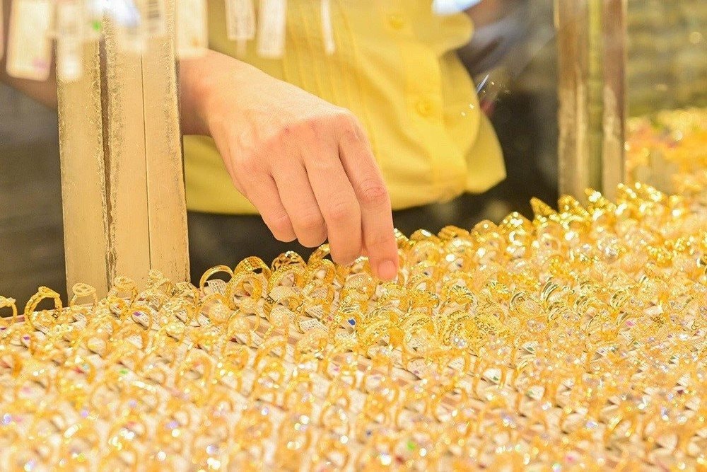 Nếu gi&aacute; dầu l&ecirc;n 200 USD / th&ugrave;ng , gi&aacute; v&agrave;ng sẽ ra sao trong năm 2026? - Ảnh 1.