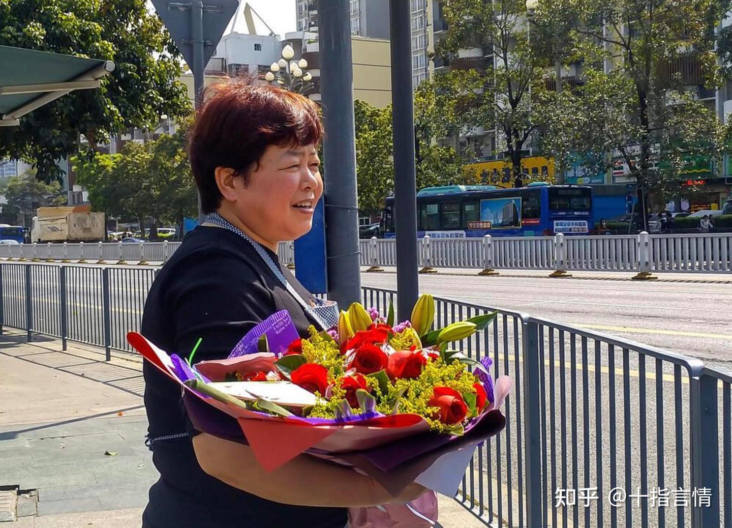 Hai người h&agrave;ng x&oacute;m c&ugrave;ng tiết kiệm: Một người để dưỡng gi&agrave;, một người dồn cho con v&agrave; c&aacute;i kết khiến ai cũng phải nghĩ lại- Ảnh 1.