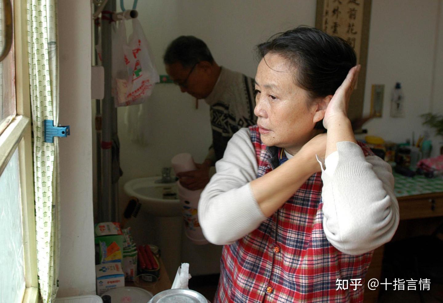 Hai người h&agrave;ng x&oacute;m c&ugrave;ng tiết kiệm: Một người để dưỡng gi&agrave;, một người dồn cho con v&agrave; c&aacute;i kết khiến ai cũng phải nghĩ lại- Ảnh 3.