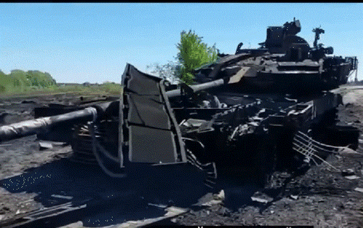 Vì sao số xe tăng Nga giảm thiệt hại đáng kể trong chiến tuyến năm 2026 - Ảnh 4. Vì sao số xe tăng Nga giảm thiệt hại đáng kể trong chiến tuyến năm 2026 - Ảnh 4.