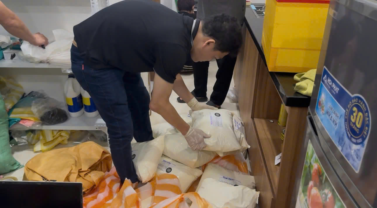 Bắt giữ đ&ocirc;i vợ chồng ở Đ&agrave; Nẵng trong đường d&acirc;y ma t&uacute;y qua mạng x&atilde; hội - Ảnh 2.