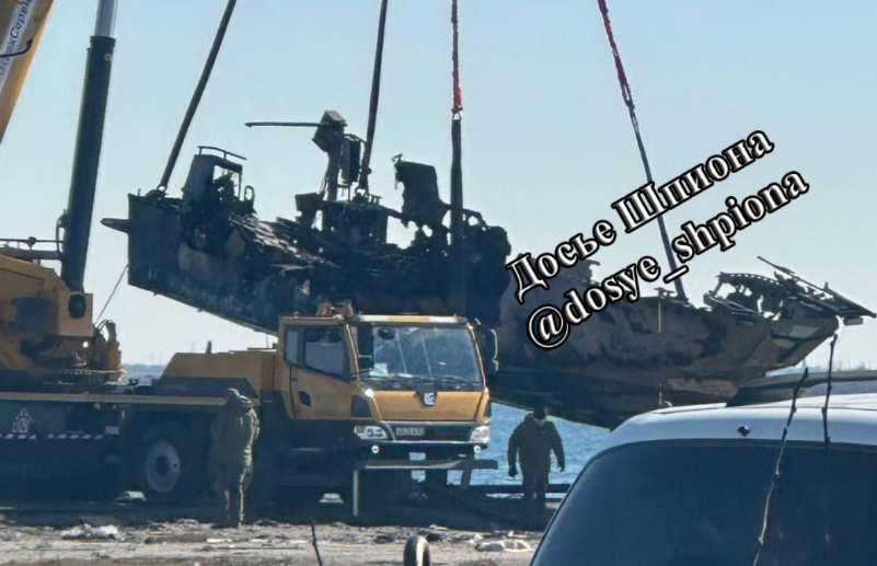 Qu&acirc;n đội Ukraine ph&aacute; hủy t&agrave;u Raptor của Nga tại Crimea năm 2026 - Ảnh 1.