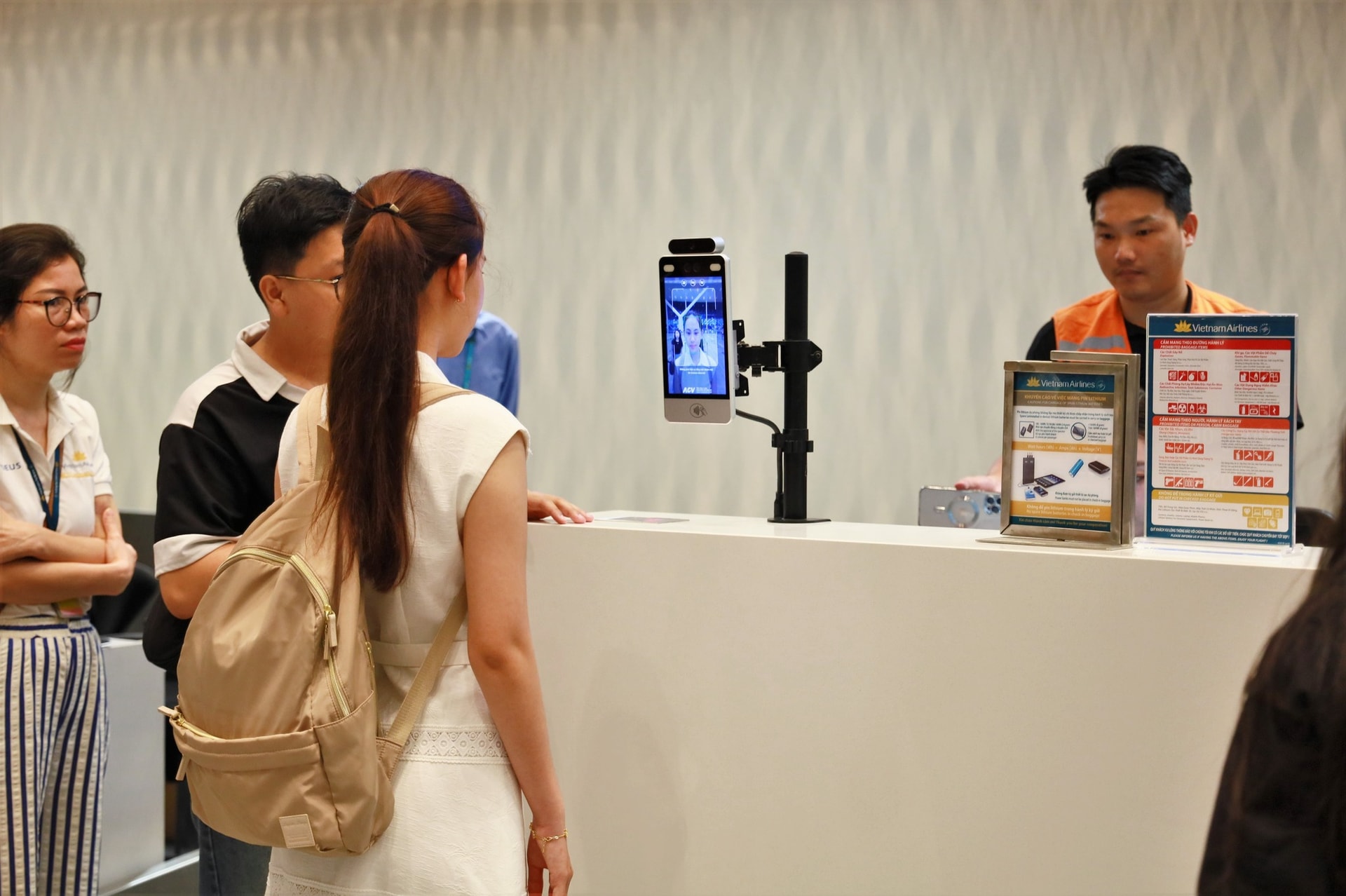 Hướng dẫn check - in online Vietjet Air qua VNeID nhanh ch&oacute;ng v&agrave; tiện lợi - Ảnh 1.