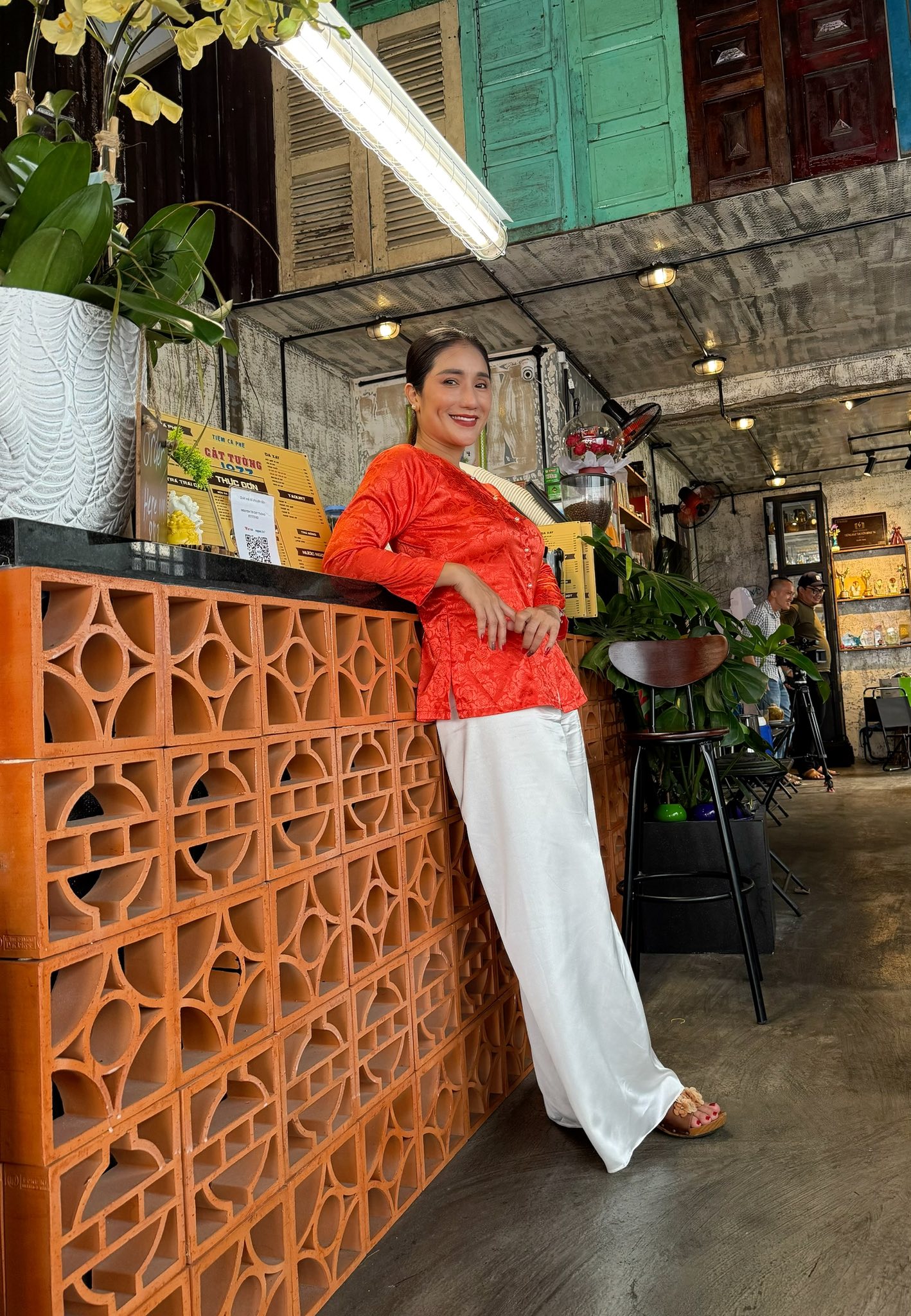 Cận cảnh nơi b&aacute;n cafe 25 ngh&igrave;n một ly ở G&ograve; Vấp của mẹ đơn th&acirc;n l&agrave; NSƯT nổi tiếng miền Nam một thời - Ảnh 6.