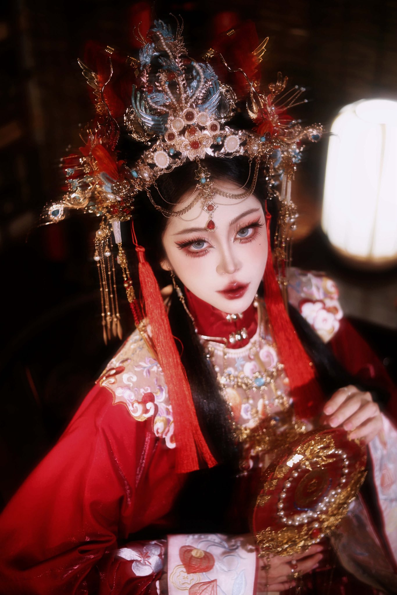 Xuy&ecirc;n kh&ocirc;ng th&agrave;nh ho&agrave;ng hậu, nữ coser khiến fan m&ecirc; mệt với m&agrave;n biến h&igrave;nh "kh&ocirc;ng vết xước" - Ảnh 5.