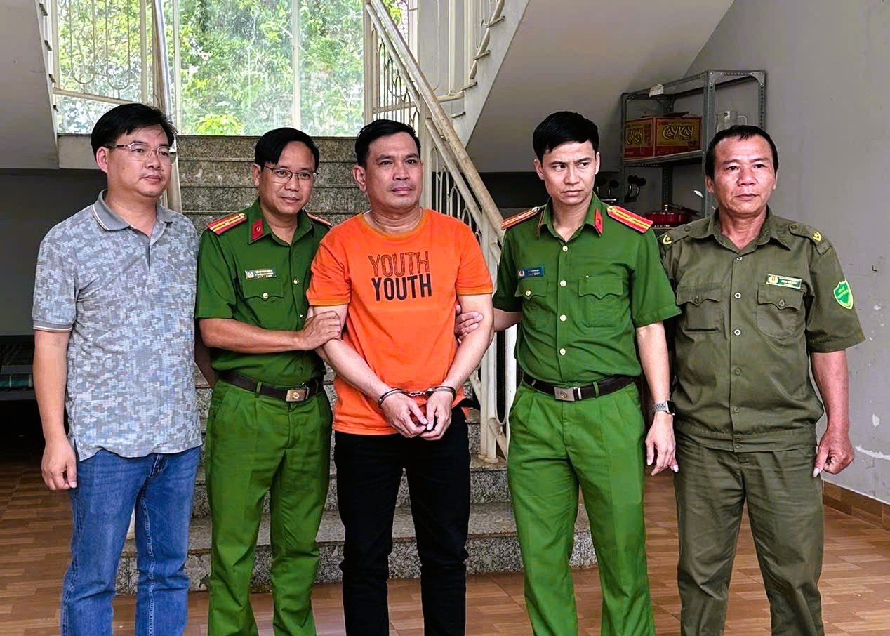 Bắt đối tượng truy n&atilde; Ho&agrave;ng Phi T&ugrave;ng li&ecirc;n quan đến bu&ocirc;n b&aacute;n h&agrave;ng cấm - Ảnh 1.