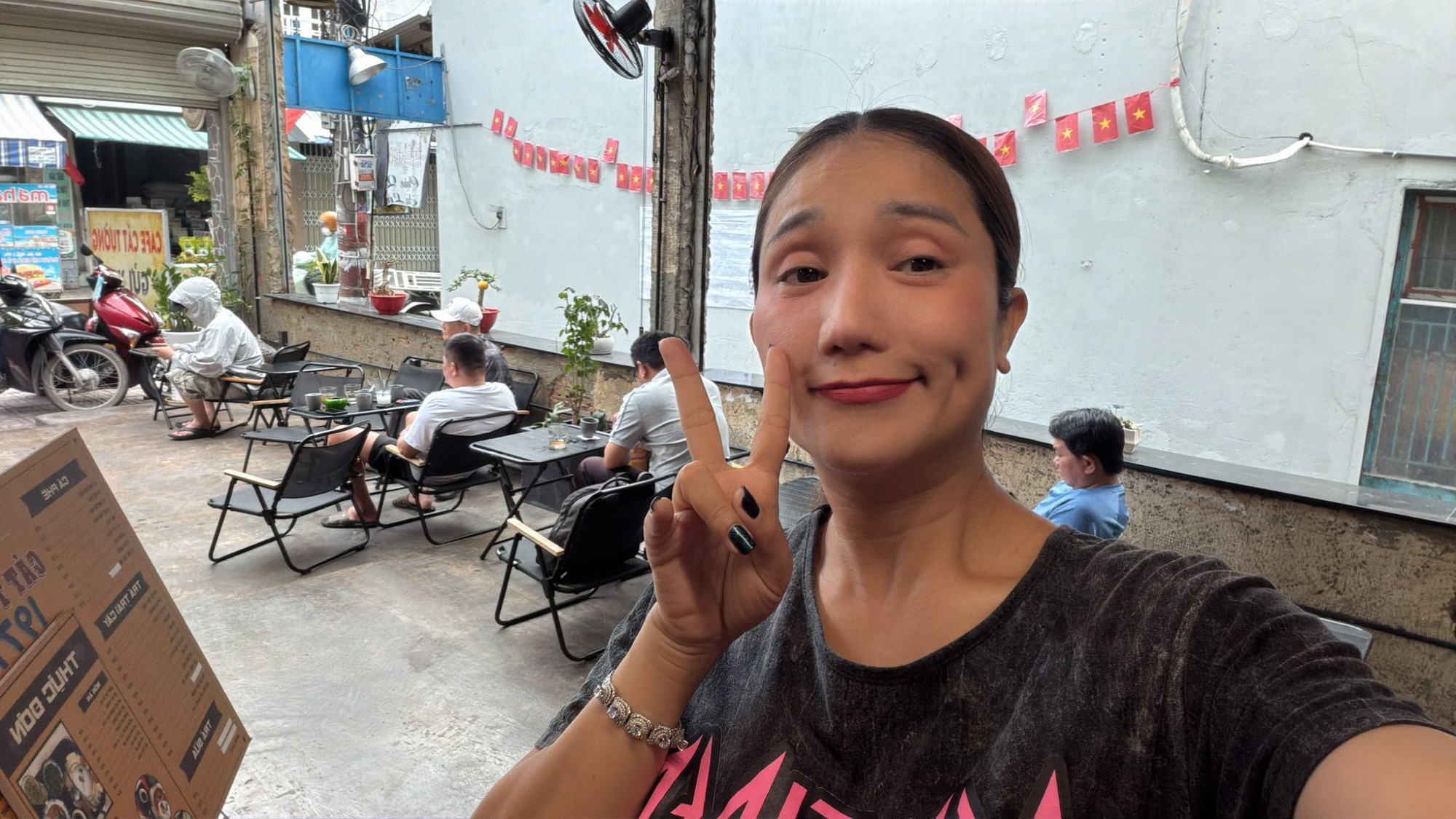 Cận cảnh nơi b&aacute;n cafe 25 ngh&igrave;n một ly ở G&ograve; Vấp của mẹ đơn th&acirc;n l&agrave; NSƯT nổi tiếng miền Nam một thời - Ảnh 5.