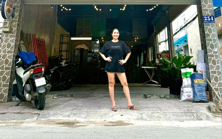 Cận cảnh nơi b&aacute;n cafe 25 ngh&igrave;n một ly ở G&ograve; Vấp của mẹ đơn th&acirc;n l&agrave; NSƯT nổi tiếng miền Nam một thời - Ảnh 1.