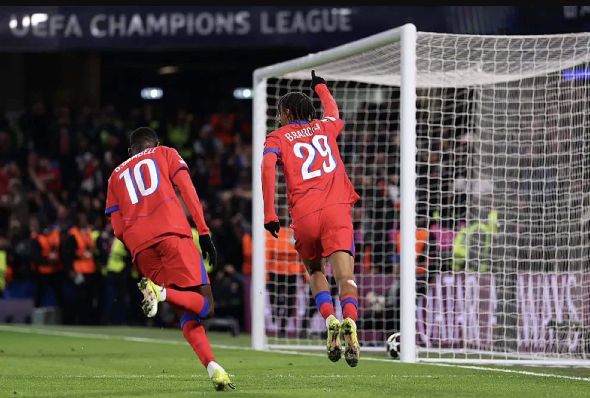 Đại thắng Chelsea tại Stamford Bridge, PSG giật v&eacute; tứ kết Champions League - Ảnh 2.
