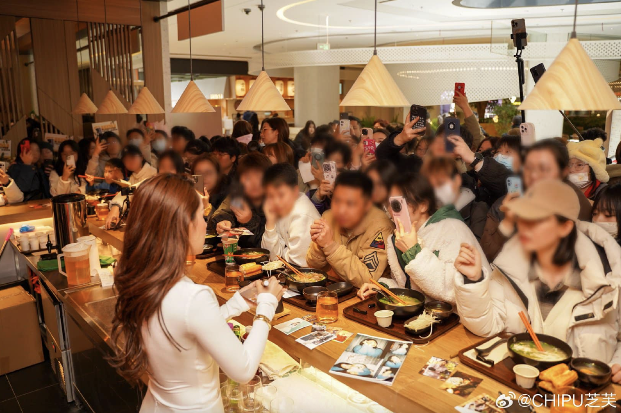 Chuyện g&igrave; đang xảy ra với qu&aacute;n phở của Chi Pu ở Trung Quốc?  - Ảnh 3.