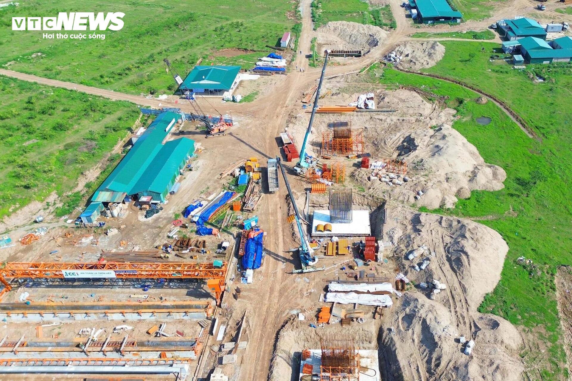 Tiến độ x&acirc;y dựng cầu Hồng H&agrave; vượt s&ocirc;ng Hồng sau 5 th&aacute;ng thi c&ocirc;ng - Ảnh 12.