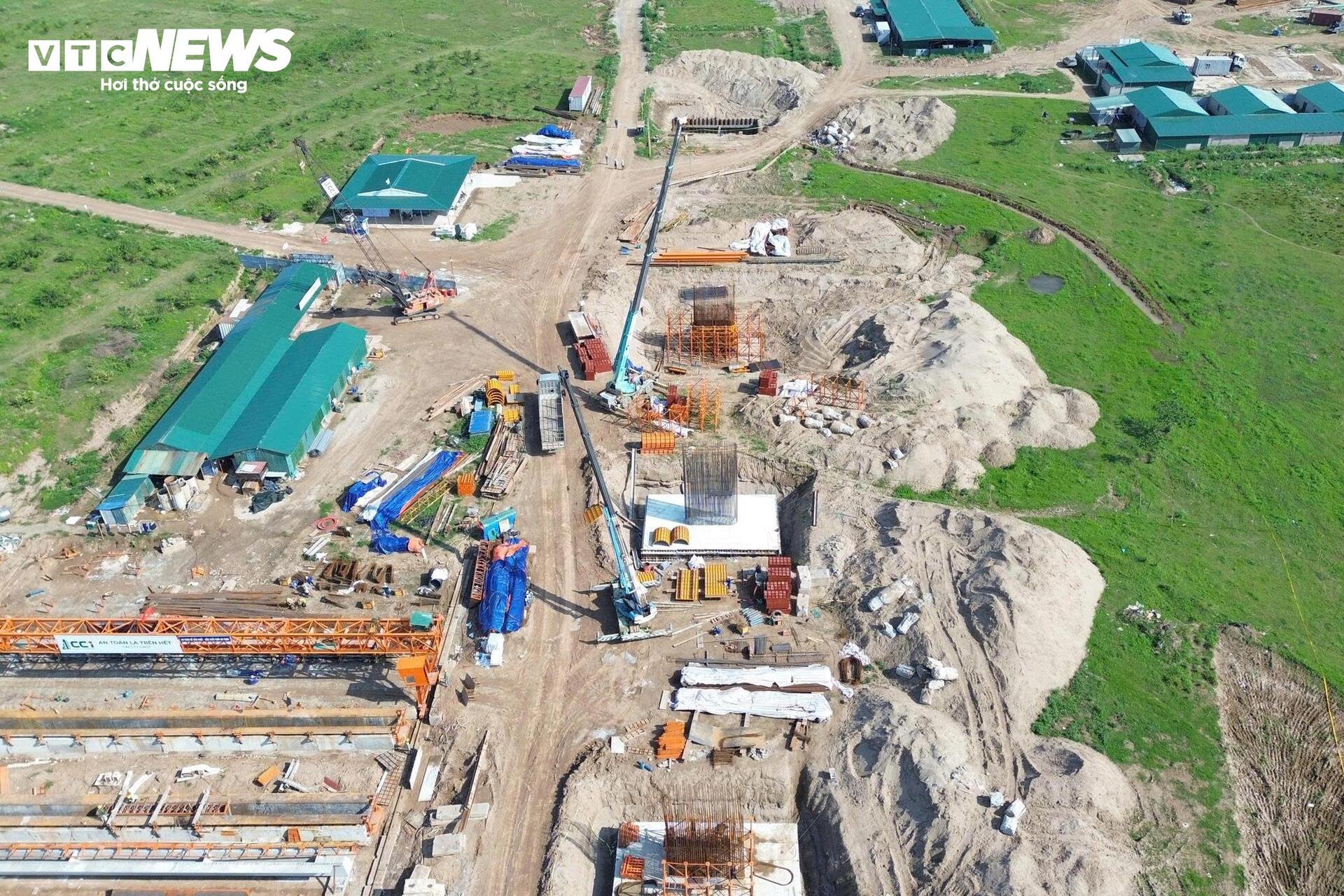 Tiến độ x&acirc;y dựng cầu Hồng H&agrave; vượt s&ocirc;ng Hồng sau 5 th&aacute;ng thi c&ocirc;ng - Ảnh 8.