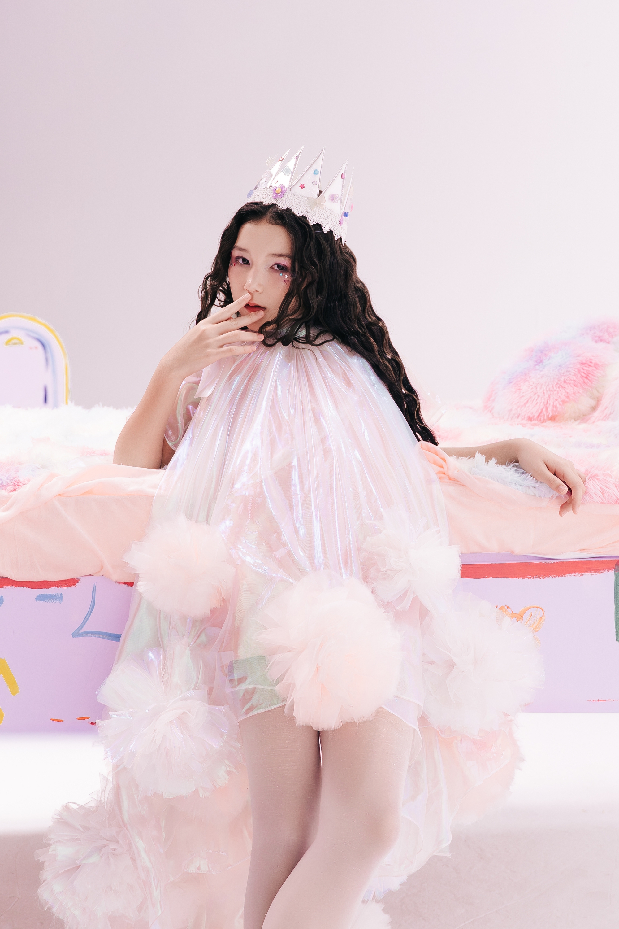 M&agrave;n lột x&aacute;c của giọng ca lai Việt &ndash; Đức, thạo 4 ng&ocirc;n ngữ, từng đứng chung s&acirc;n khấu với Modern Talking - Ảnh 4.