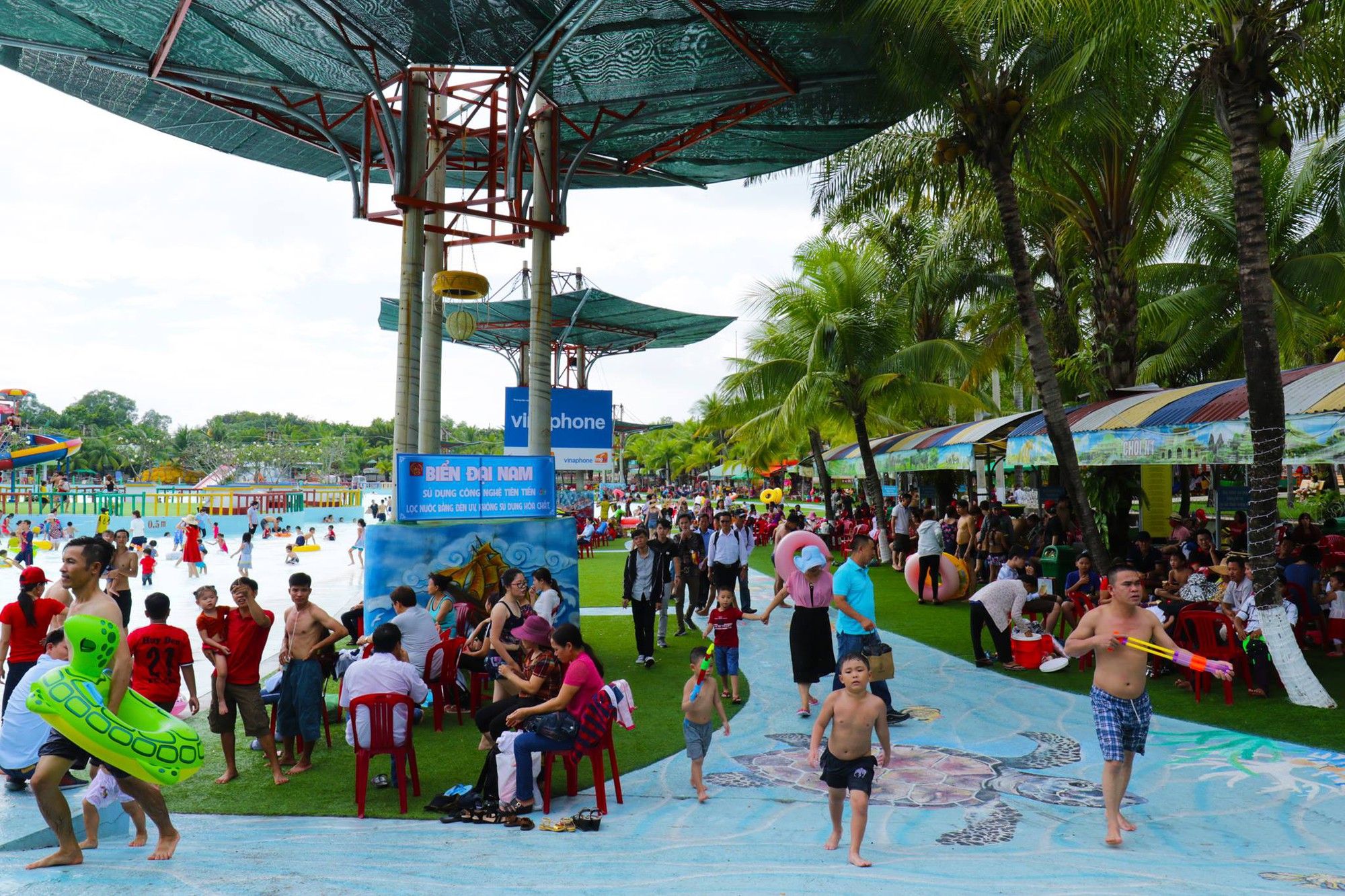 Khu du lịch Đại Nam của vợ chồng b&agrave; Nguyễn Phương Hằng sở hữu biển nh&acirc;n tạo rộng hơn 21ha, lớn bậc nhất Việt Nam, c&oacute; sức chứa l&ecirc;n đến 30.000 du kh&aacute;ch- Ảnh 3.