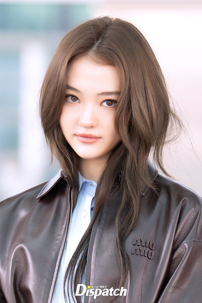 Nhan sắc sau 16 năm của "b&eacute; g&aacute;i đẹp nhất thế giới" g&acirc;y b&atilde;o to&agrave;n cầu- Ảnh 14.