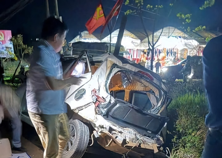 Tai nạn xe tải t&ocirc;ng 3 &ocirc; t&ocirc; v&agrave; người đi bộ tử vong tại Đắk Lắk - Ảnh 1.