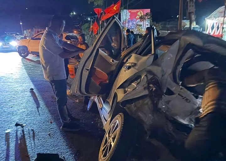 Tai nạn xe tải t&ocirc;ng 3 &ocirc; t&ocirc; v&agrave; người đi bộ tử vong tại Đắk Lắk - Ảnh 2.