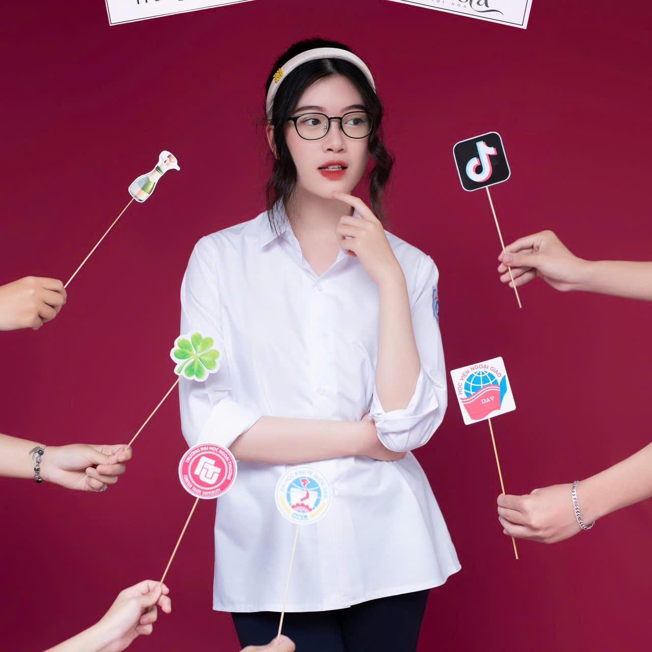 Profile ấn tượng của &Aacute; Kh&ocirc;i 2 Duy&ecirc;n d&aacute;ng Ngoại thương 2025 Nguyễn H&agrave; Mỹ Anh - Ảnh 1.