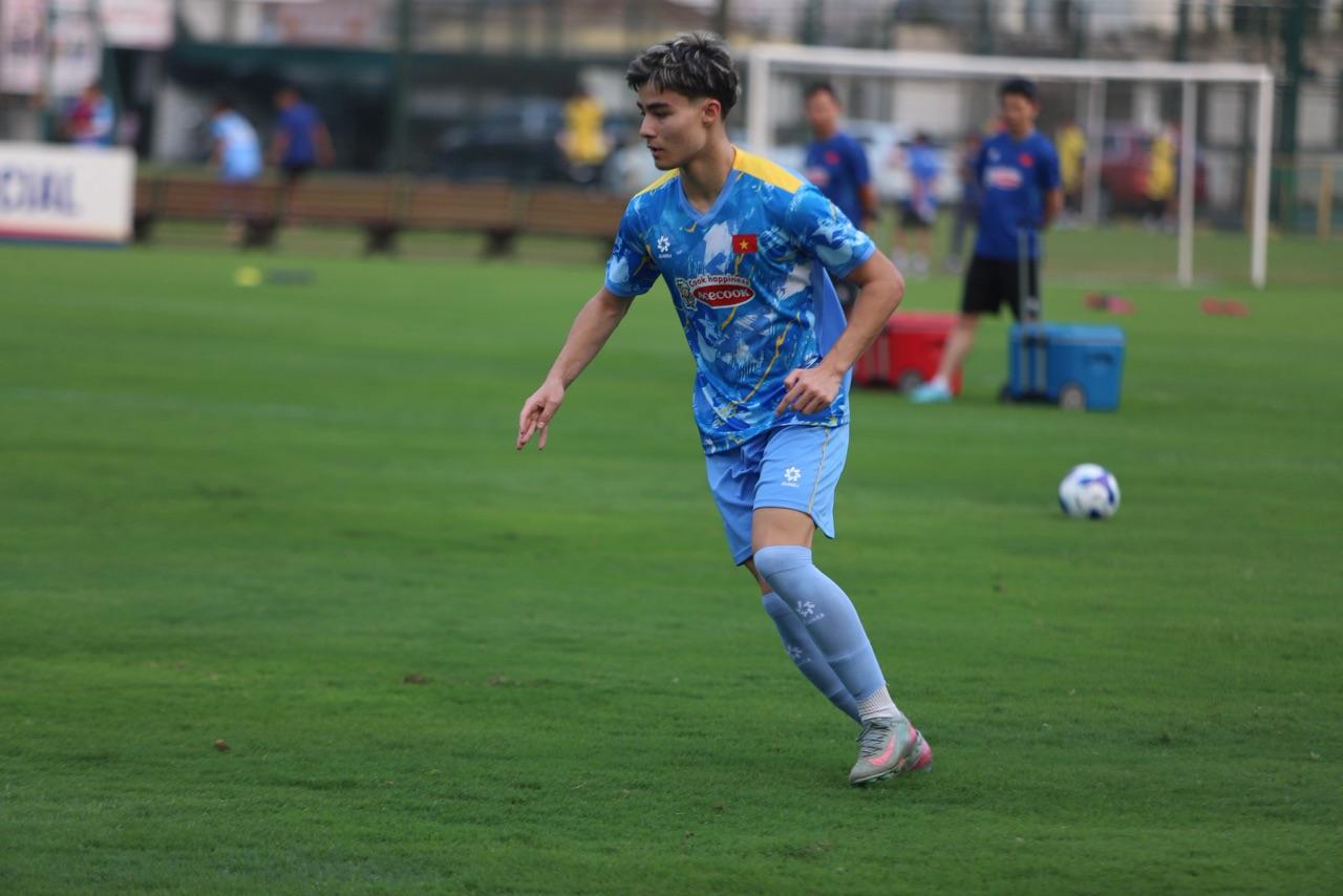 Trợ l&yacute; HLV Kim Sang-sik h&eacute; lộ l&yacute; do đ&ocirc;n Việt kiều ch&acirc;u &Acirc;u l&ecirc;n U23 Việt Nam, bật m&iacute; kế hoạch bất ngờ - Ảnh 3.