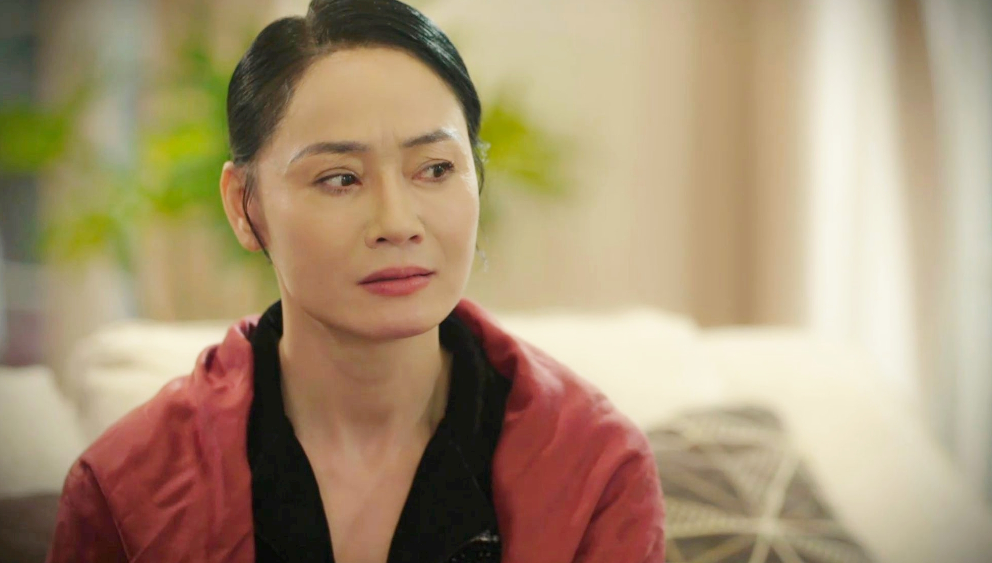 Tuyệt sắc giai nh&acirc;n l&agrave; NSƯT nổi tiếng miền Bắc một thời: Cứ xuất hiện l&agrave; kh&aacute;n giả cầu xin "chị đừng đ&oacute;ng phim nữa" - Ảnh 2.