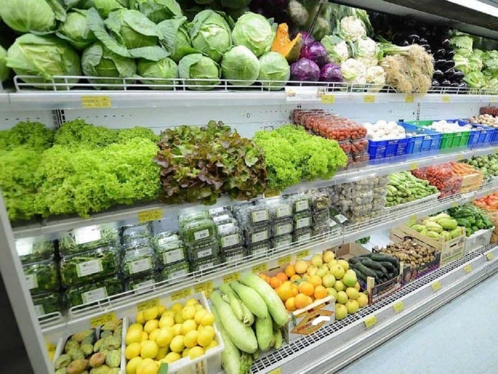 Quầy rau si&ecirc;u thị nh&igrave;n b&oacute; n&agrave;o cũng xanh mướt, tươi mơn mởn: Nh&acirc;n vi&ecirc;n tiết lộ "quy tắc ngầm" - Ảnh 4.