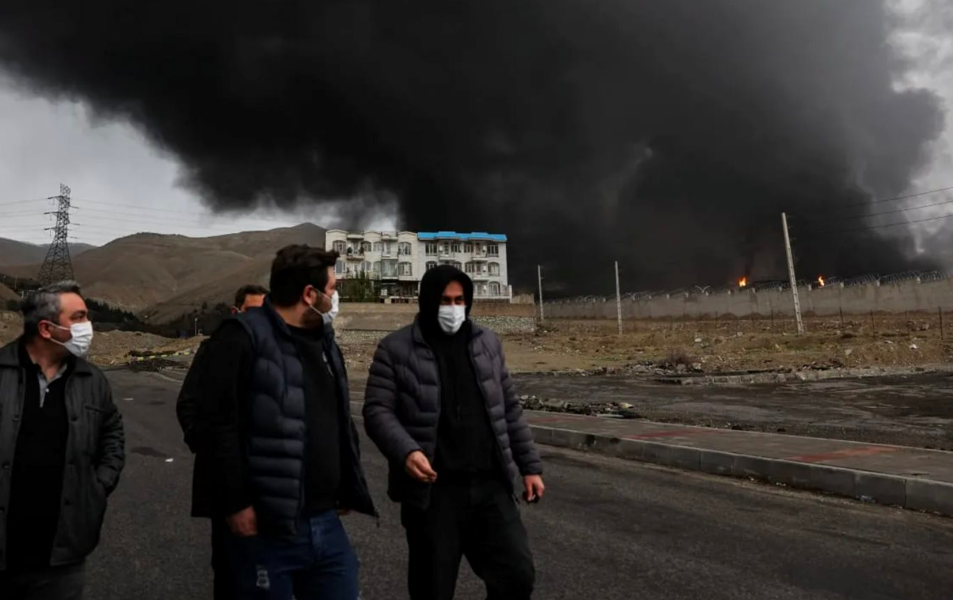 Ph&aacute;t hiện 13 si&ecirc;u t&agrave;u chở dầu Iran li&ecirc;n tục di chuyển giữa chiến sự, thu về hơn 140 triệu USD/ng&agrave;y nhờ Mỹ - Ảnh 1.