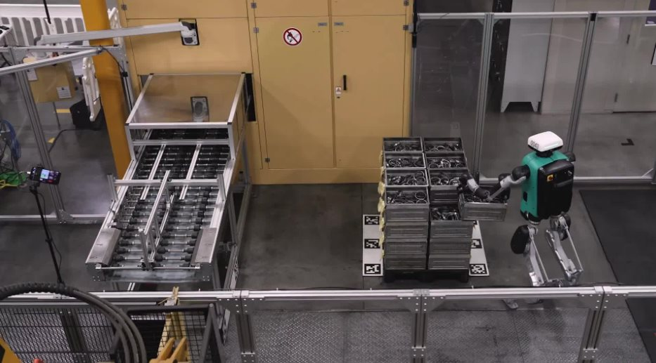 5 Triệu robot gi&aacute; rẻ 2 USD / giờ sẽ thay thế nh&acirc;n c&ocirc;ng trong nh&agrave; m&aacute;y năm 2026 - Ảnh 3.