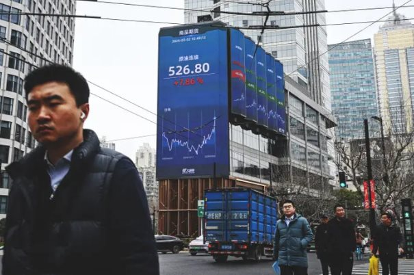 Tuyển thạc sĩ cho vị tr&iacute; đọc c&ocirc;ng tơ, tiến sĩ đi giao đồ ăn: Nỗi bất an kh&ocirc;ng n&oacute;i th&agrave;nh lời của giới trẻ tại nền kinh tế 18.000 tỷ USD - Ảnh 3.