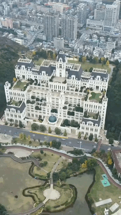 Dinh thự b&iacute; ẩn nhất Trung Quốc: Rộng gấp 9 lần phường Ho&agrave;n Kiếm H&agrave; Nội, trị gi&aacute; gần 10.000 tỷ đồng, đi m&ograve;n g&oacute;t kh&ocirc;ng thấy điểm dừng- Ảnh 2.