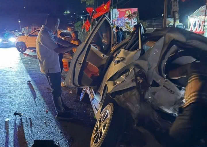 Tai nạn li&ecirc;n ho&agrave;n tại Đắk Lắk khiến một người chết , nhiều xe hư hỏng nặng - Ảnh 1.