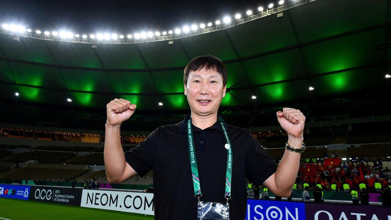 B&aacute;o Indonesia trầm trồ với tỉ lệ &ldquo;th&agrave;nh c&ocirc;ng 100%&rdquo; của HLV Kim Sang-sik - Ảnh 1.