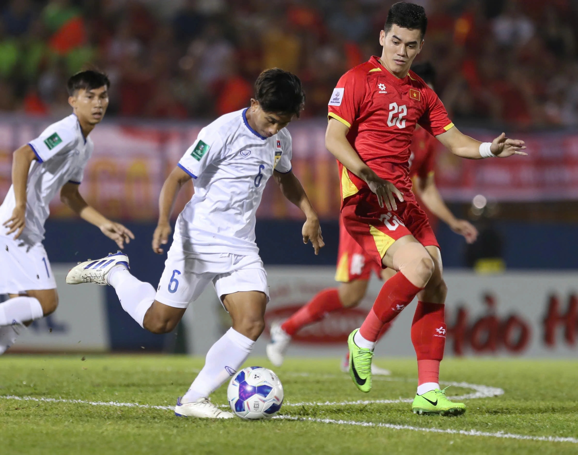 Thầy Kim Sang-sik ra quyết định phũ phàng: Cú sốc lớn cho Tiến Linh hay cơ hội lặng lại để bùng lên? - Ảnh 1.