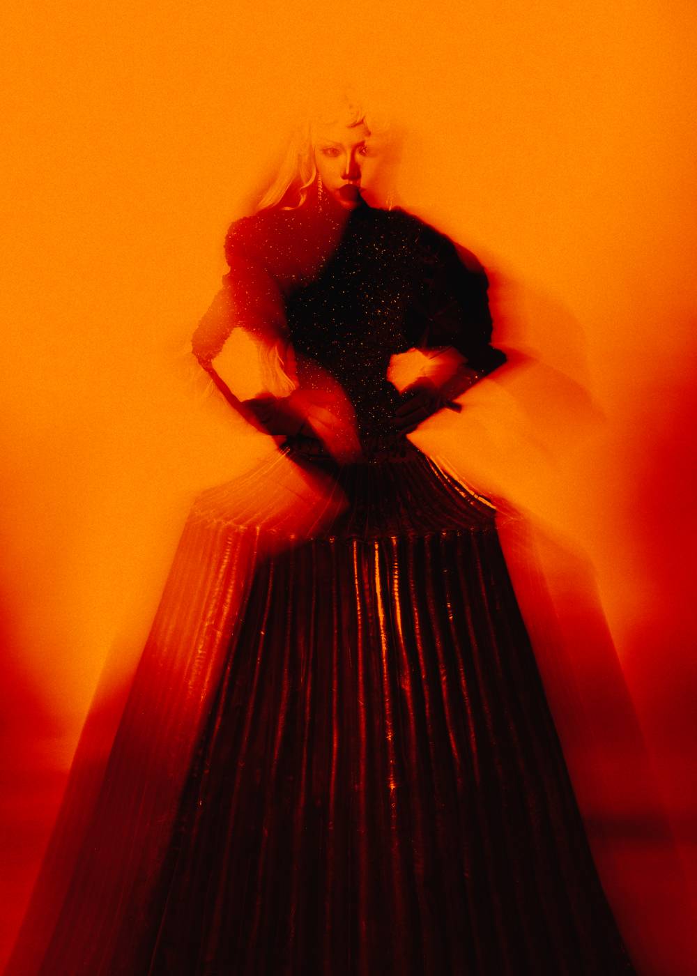 Ph&ugrave;ng Kh&aacute;nh Linh tung "Giả vờ" trước liveshow 3 ng&agrave;y - Ảnh 4.